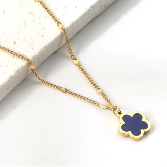 18k plated Gold and Blue Clover Pendant Necklace - Picture 2 of 4